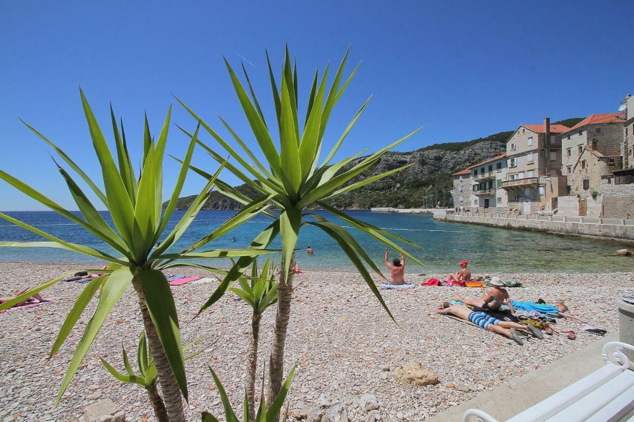 Val Comeza Hotel Komiza Exterior photo